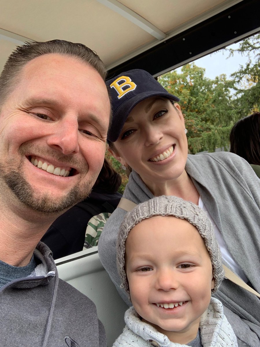 tramm_m's tweet photo. My amazing wife representing ⁦@BullisSchool⁩ today in Baltimore ⁦@marylandzoo⁩. Can’t recommend the ⁦@marylandzoo⁩ enough. It’s a state treasure! #mdfam https://t.co/cIeyyoBoVs