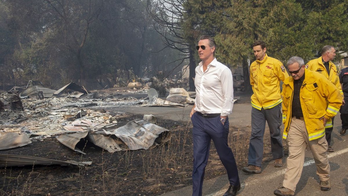 natemcg13's tweet image. @GavinNewsom when people say that politicians in Sacramento are out of touch with the people, this is prime example. This wasn’t a photo opp for Brooks Brothers. Throw on some jeans and get your hands dirty! #californiawildfires #NorCalFire