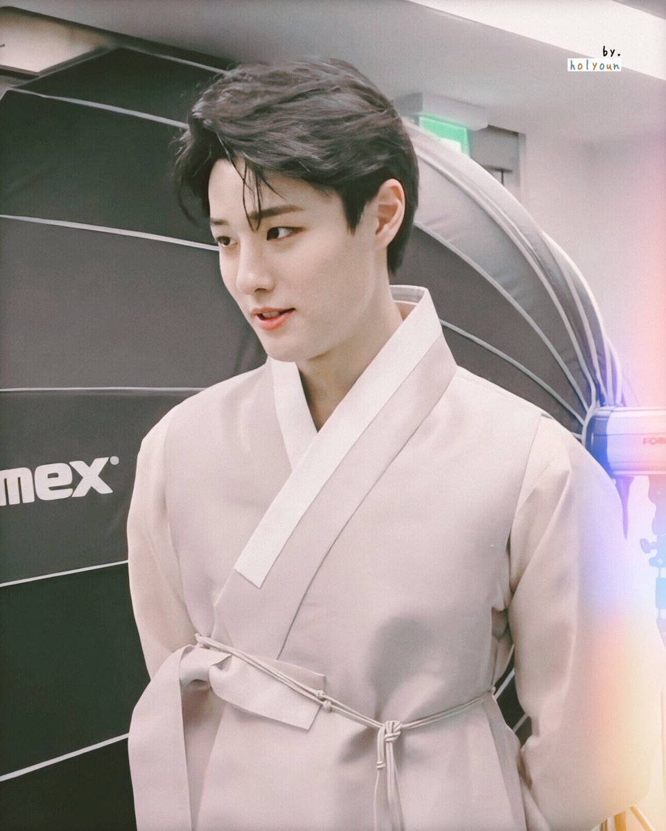 🌷🌻

— #seungyoun #x1 #조승연 #엑스원 #MAMAvote