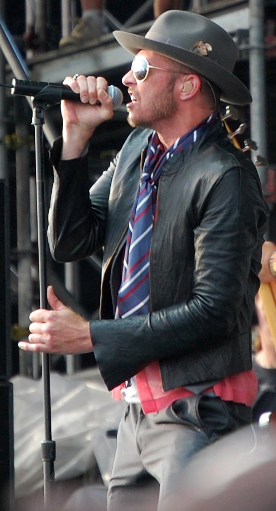 Happy 52nd birthday to Scott Weiland! 