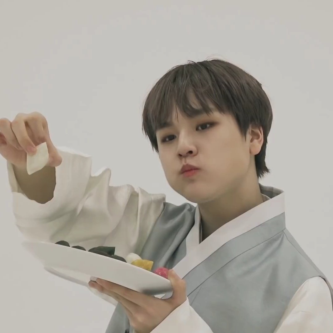 for_woodz's tweet photo. 🍡💖🍢💘 https://t.co/OhJi6jGxao