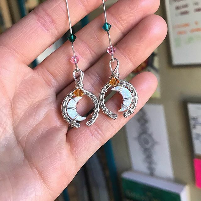 sacredhardware's tweet photo. Crescent moon synthetic opal earrings made in sterling silver🌙💫✨ .
..
follow @sacredhardwear for only jewelry posts! 🙃💗
.
..
.
..
.
..
#kellierogersart #scaredhardwear #handmade #jewelry #gemstones #fashion #jewelrygram #finejewelry #art #crescentmoon #moon #witchyshit #… https://t.co/NAUfr34pCg