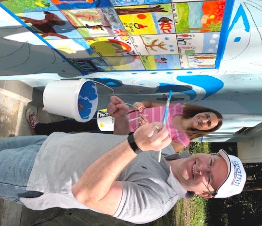 GraffitiDay's tweet photo. Thanks to @markcourelive for helping out at Graffiti Removal Day today #lovewhereyoulive https://t.co/A3axB0rqRr