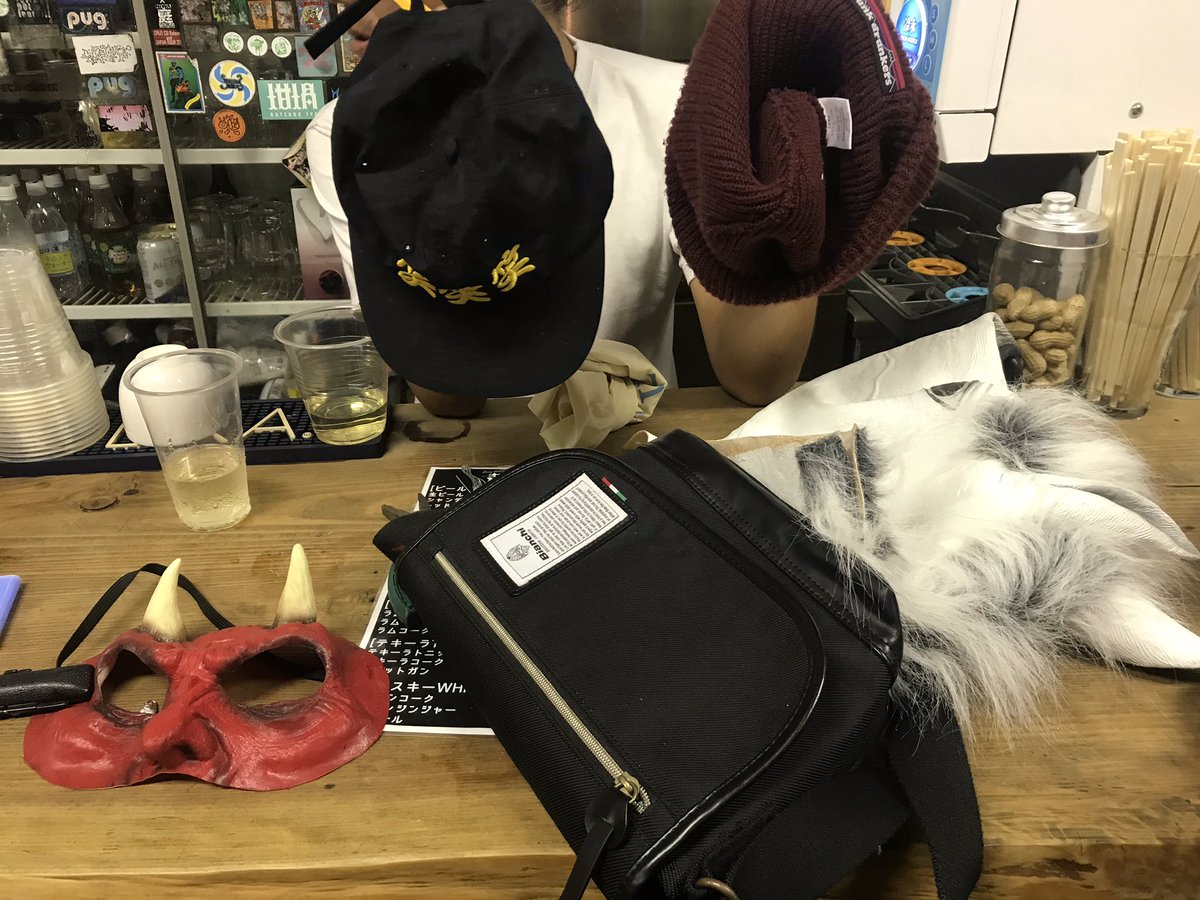 raw_snap's tweet photo. 昨日はRAWEENにお越しいただきありがとうございました👻

落し物がいくつかありました。
フリーキーショーに置いてありますので、取りに来てください。

#raween https://t.co/2JOQKq1hVu
