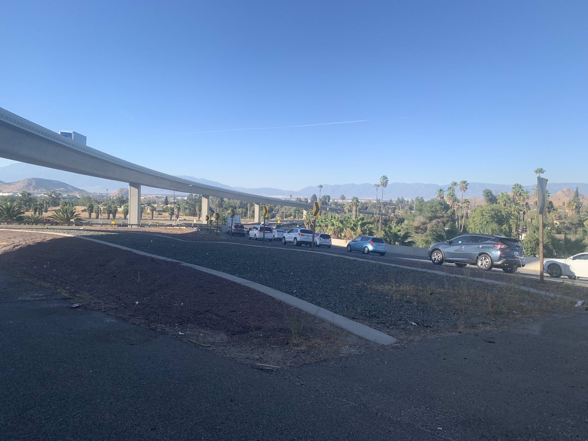 ChpRiverside's tweet photo. The work on the 60Swarm continues. We would like to remind you about the closure on SR-60 Westbound from the Riverside interchange to I-15. Please plan your commute accordingly to avoid delays. #whatisgoingoninriversodecounty #code3news #60Swarm #riversidecalifornia #traffic https://t.co/wtXiDQwDdR