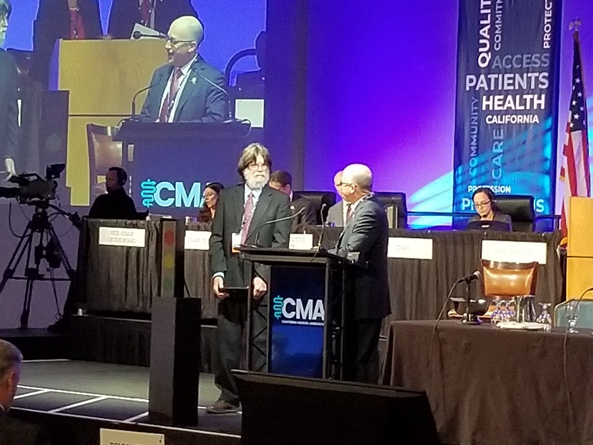 #HumboldtCounty's own Dr. Robert Soper presented @CMAdocs 's Plessner Award by @lasereyedoc recognizing his outstanding contributions to #ruralhealth and #ruralmentalhealth
#CMAHOD #CMAdocs #CMALeads @stjoeshumboldt @OpenDoorHealth @HumCoDHHS @eurekaTS @ncj_of_humboldt