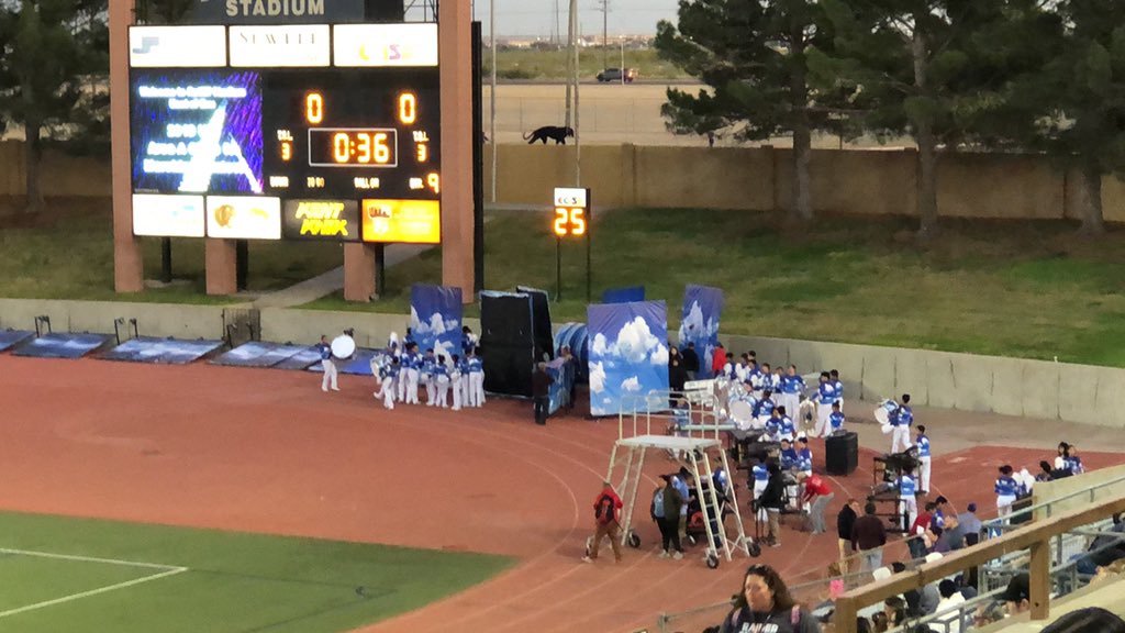 VaniaJean88's tweet photo. System Red getting ready for their finals run! Go Red!!! You need to #riseup and show them what Bel Air is made of! โค๏ธ๐โค๏ธ๐ @BelAirHigh @CharlieGarciaBA @belair_2020 @YsletaISD #BAlieve #BigRedPride https://t.co/SF7TvP66Wk