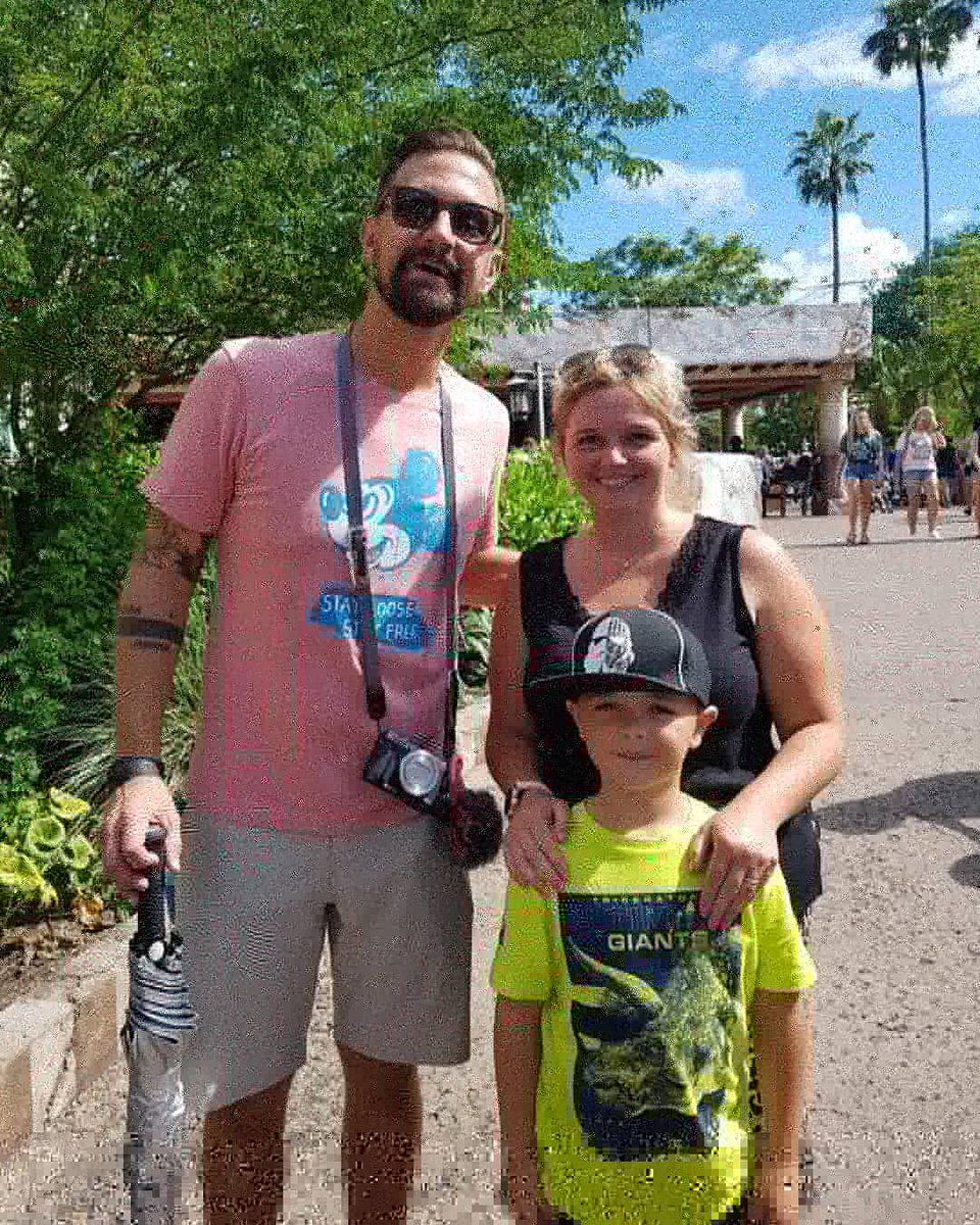 kellyliff88's tweet photo. @thetimtracker our day was made today meeting Tim 😍 thank you x https://t.co/VG3sQNAmvp