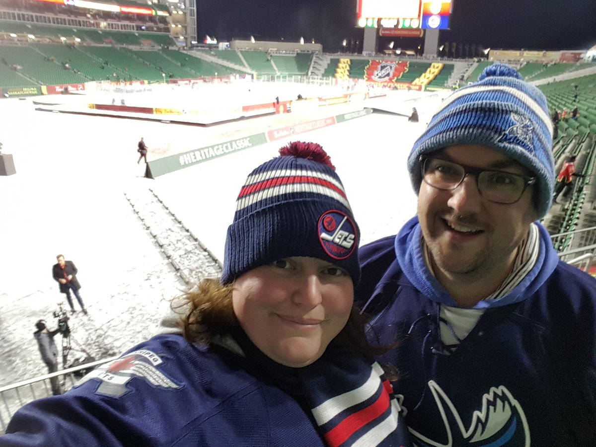 MegInks's tweet image. Hubby bought me a scarf to help stay warm tonight. That wind is brutal. Go Jets!
@NHLJets @ManitobaMoose #nhlheritageclassic #gojetsgo