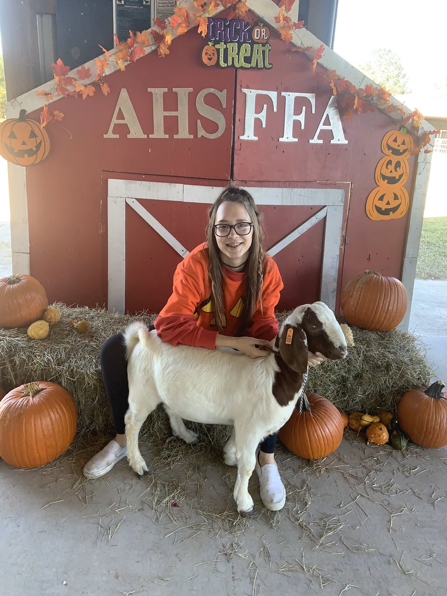 skerboIT's tweet photo. Kids all had a blast at the Boo at the Barn for #AHSFFA today!!! https://t.co/CDsmiuBuDO
