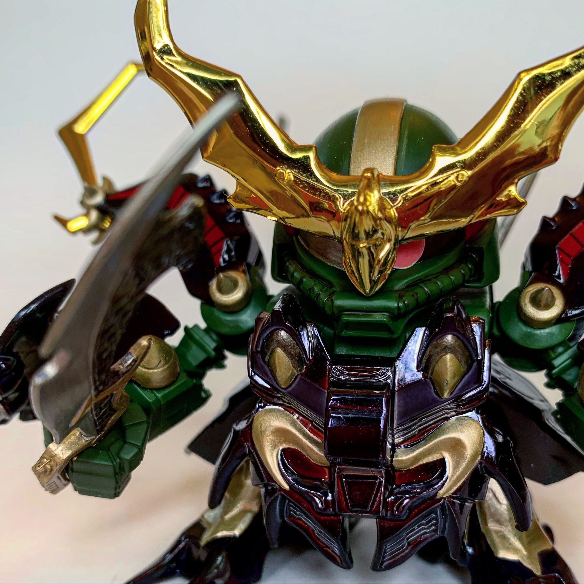1 144こづれ先生 復活闇将軍完成しました フロントアーマーの紫メッキに合わせたくて 闇のカケラはシルバー クリアレッド クリアブルーと三重に塗りました おかげでいつもの3倍かかった 腕を大型化 足の取り付け位置を広げてます 戦士