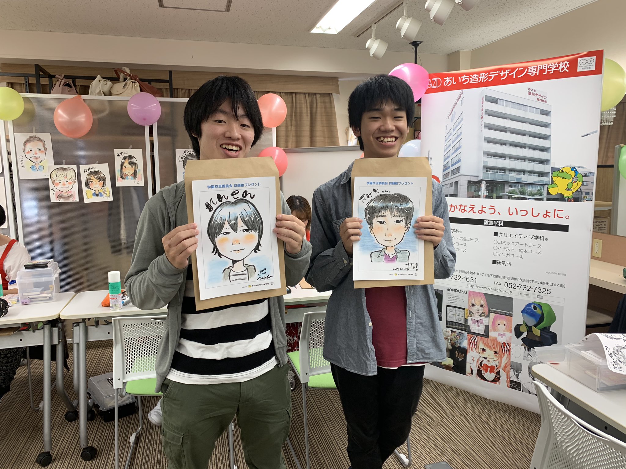 あいち福祉医療専門学校 あいち造形デザイン専門学校の学生さんに似顔絵描いてもらった ノ あい福 作業療法学科 学園交流 あいち造形 あいちビジネス 中の人3号 によって笑わされてる学生 あいち福祉医療専門学校 あいち造形デザイン専門学校の学生さんに似顔絵描いてもらった ノ あい福 作業療法学科 学園交流 あいち造形 あいちビジネス 中の人3号 によって笑わされてる学生