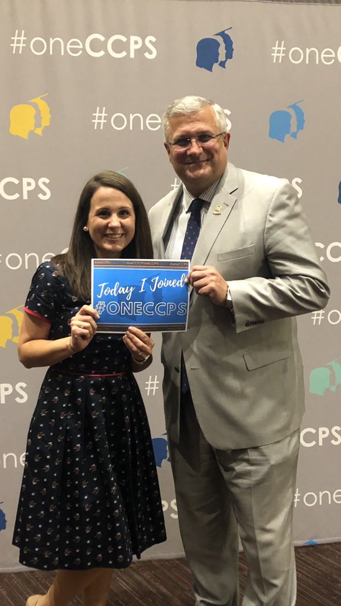 giftedsparkler's tweet photo. My 5th graders were not the only ones to have an exciting week. I am thrilled to announce that I have officially joined Team Chesterfield as a STEAM teacher! I am beyond excited to have the opportunity to be a part of #oneCCPS! #studentteachertoactualteacher #steam https://t.co/beJLNH8esC