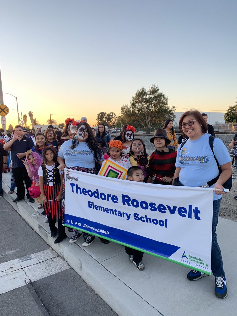 RooseveltAESD's tweet photo. Roosevelt rocking the #anaheimparade with #amazing @AnaheimElem https://t.co/Ai6lOeO1VS