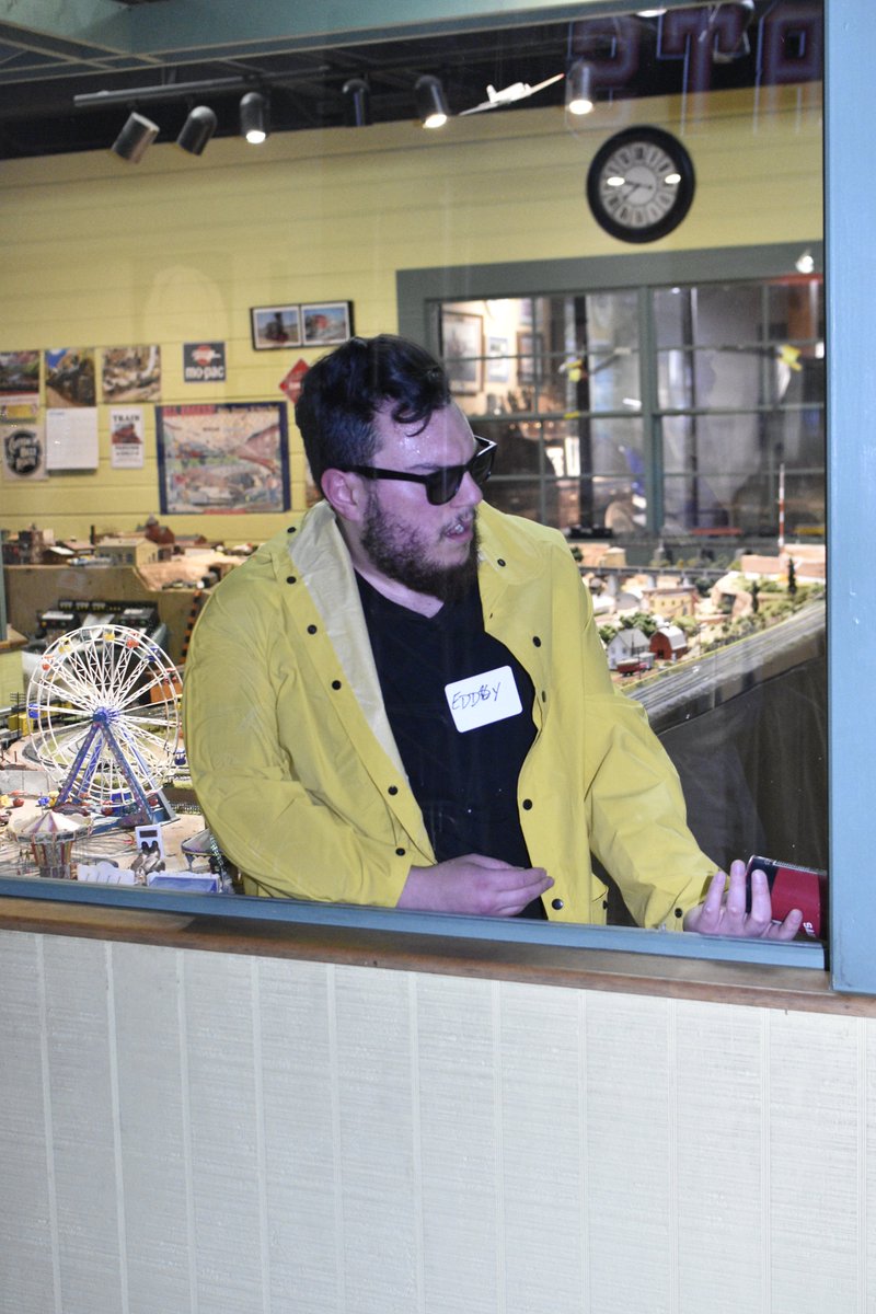 sciencespectrum's tweet photo. Another one? Well, that isn't good....
Poor Eddie.
#madmasquerade #aguclue #sciencespectrum https://t.co/K2KTFgbOBe