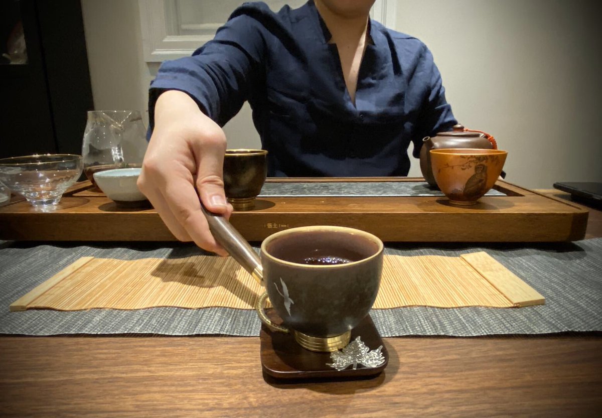 canada_tea's tweet photo. I know someone in the world is waiting for me, although I’ve no idea of who she is. but I feel happy every day for this. 
待我暮年，煮一壶茶静坐庭前，守一墙花开，等一人归来…… #tea#gongfutea #gongfucha #lifeistasty #lifeisdrinkable #beautiful #lfl #茶 #teatime #funlife #fashion https://t.co/sc0cim9XXZ