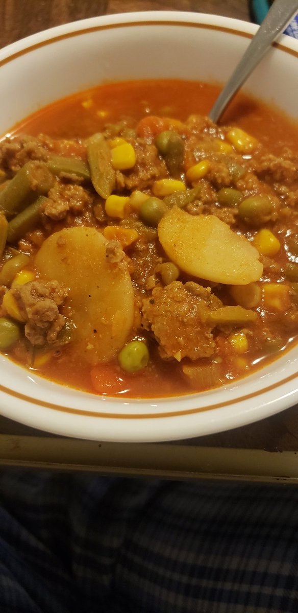 katesantel's tweet photo. Vegetable soup 😋🤤 
Turned out pretty darn good for my first time making it! 
#chefkate #soupseason https://t.co/8HMDy0Qd1l