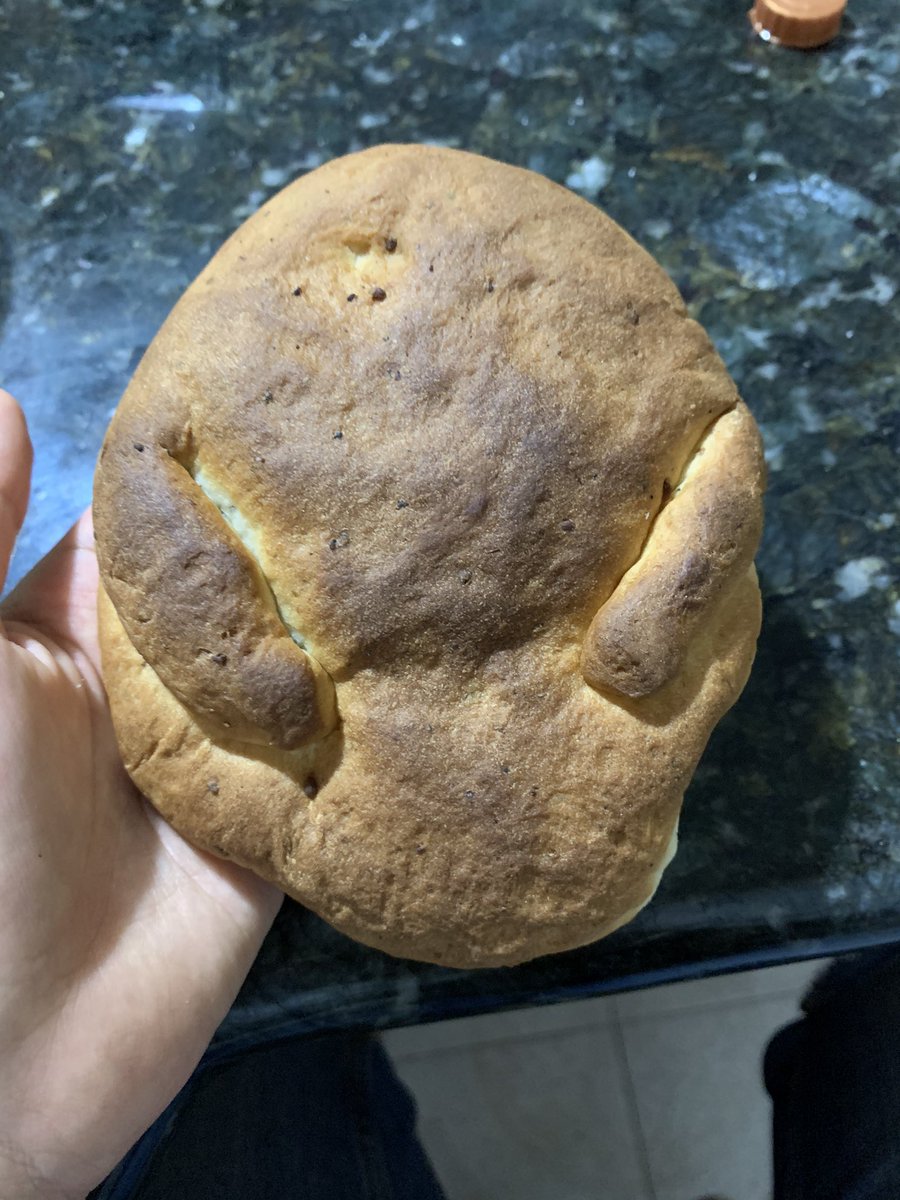 natsuarezo's tweet photo. El pan de muerto de Guanajuato es la cosa más deliciosa del mundo y quien diga lo contrario le rompo su madre. https://t.co/QjOP58f2aq