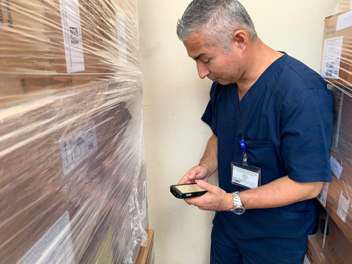 fabialvarado's tweet photo. ¡Los empleados públicos son unos vagos!🧐

Aquí cuatro fotos donde les muestro que muchos amamos trabajar, hoy sábado desde las 6 AM hasta las 4pm recibiendo el pedido en el Hospital San Juan de Dios.

Ah y nada de extras para la mayoría, por si acaso.

Fotos: Dra. Daniela Aburto https://t.co/8rxdUeBo7i