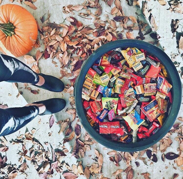 Mattyandlux's tweet photo. What candy will you be stealing from your kids this year?? 🤣😋🎃🍭🍬🍫 https://t.co/8Jb5WLSCtE