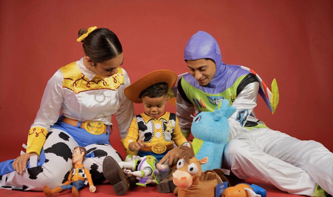 guapanise__'s tweet photo. La Familia Toy Story ❤️ https://t.co/2hjWqtckVw