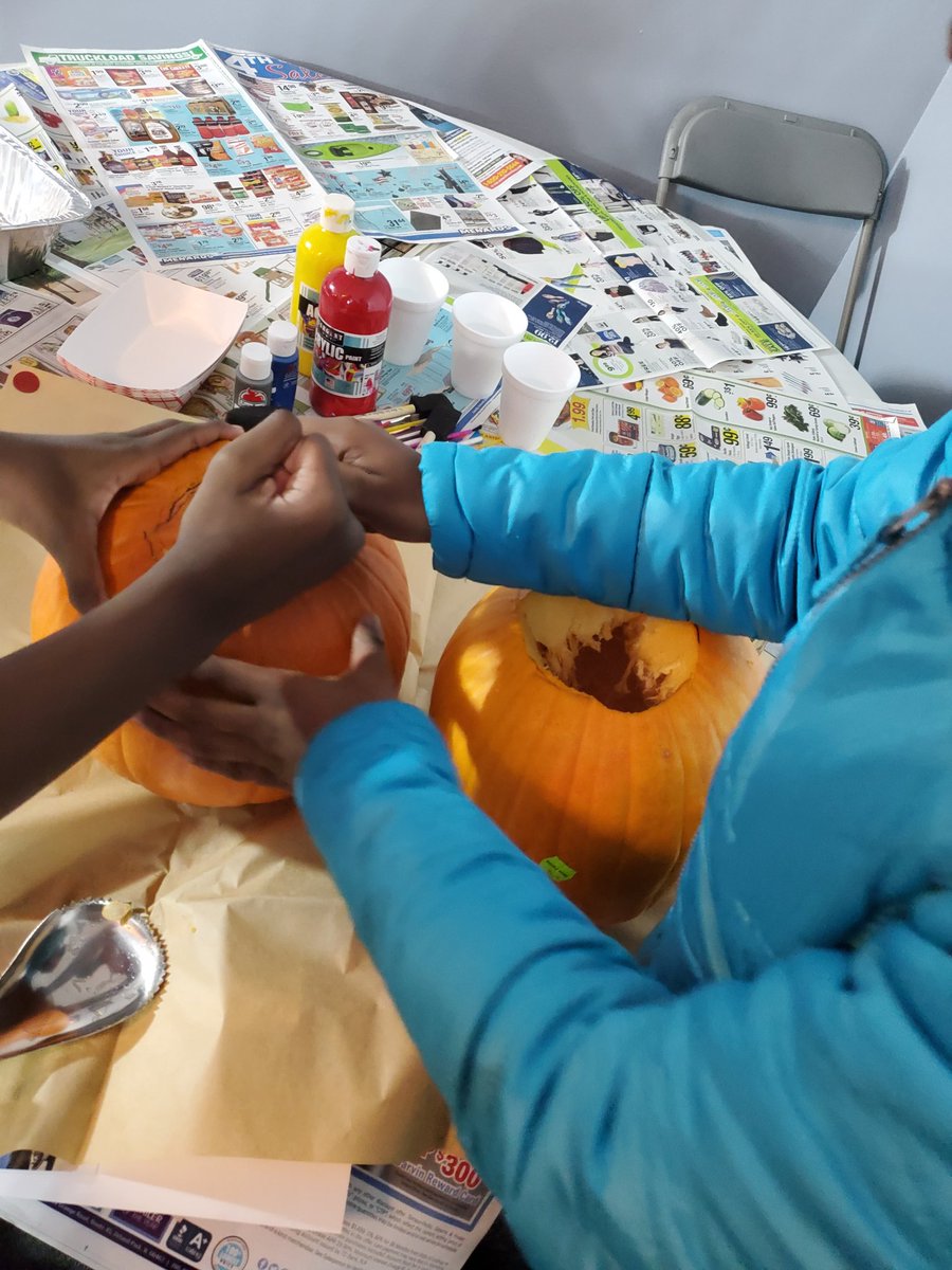 AcademyChi's tweet photo. Halloween  pumpkin carving https://t.co/H8E4IarPhD