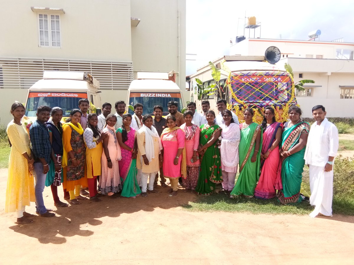 VenkateshGS64's tweet photo. This year I am very big as a team, #Ayudhapoojahappy at @SelfShakti #Tumkurteam.
Proud to be in & as @SelfShakti, Thanks for the support @utharanarayanan #mychangemaker https://t.co/hQvqzclYYY