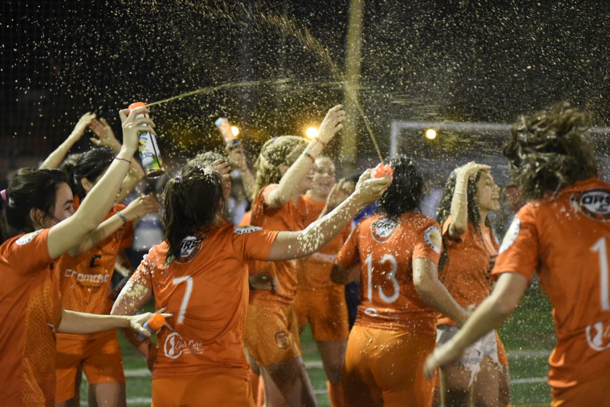 A PRIMERA. Final en Provincial, Adiur venció 3-1 a Central Córdoba con goles de Renata Pastorino, Leonor Villalba y Maylen Fernández y se quedó con el segundo ascenso a la máxima categoría de la Rosarina. 📝 <a href="/bianossola/">Bian Ossola</a> 📸 <a href="/FuocoTrovato/">Franco Trovato Fuoco</a>