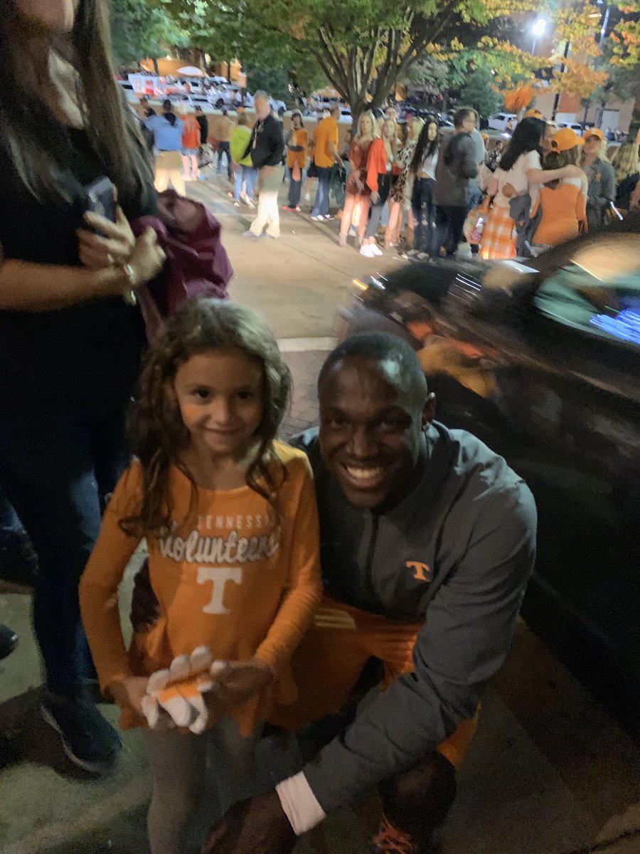 Thank you for making Sophia’s night! She said you were so nice. <a href="/cboystunna3/">Carlin Fils-Aime</a> #vols #VFL