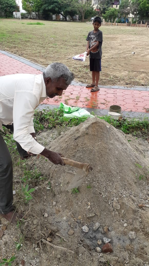 weluvcoimbatore's tweet image. மாற்றம் நம்மில் இருந்து தொடங்கட்டும்...

கோவை விவசாயி ஒருவர் பயன்படுத்தப்படாத ஆழ்துளை கிணற்றை பாதுகாப்பு கருதி மூடும் காட்சி..... 👏🙏
#SaveSurjith  #PrayForSujith