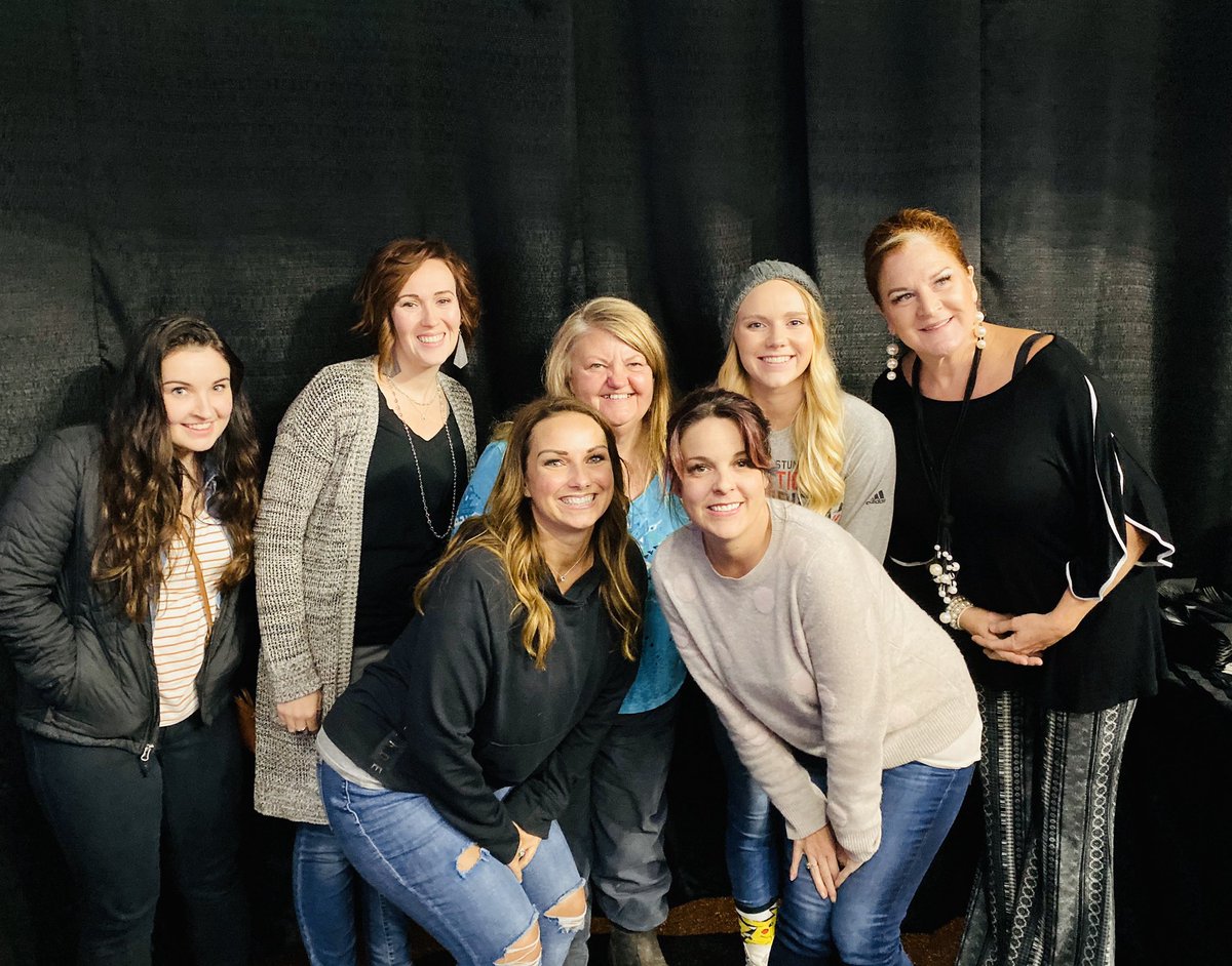 When the ISP Team hits record numbers and produces over $500K in sales in ONE MONTH you celebrate 🎉 <a href="/griffinshockey/">Grand Rapids Griffins</a> in a suite ❤️ <a href="/HomeDepot/">The Home Depot</a> #CabinetMakeover #Refacingrocks #bestteamever