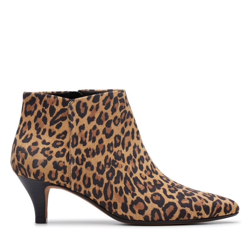 DoorUhPenn's tweet photo. Cute or not cute? #34YrsOld #Indecisive #ClassyOrMatronly #Shoes #NeedAdvice https://t.co/7OxtGJUrxG