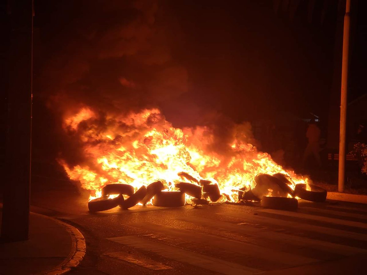 LazoXiky's tweet photo. Saqueando en líder de San Antonio aburranse delincuentes de mierda https://t.co/GU0rjtRe6I