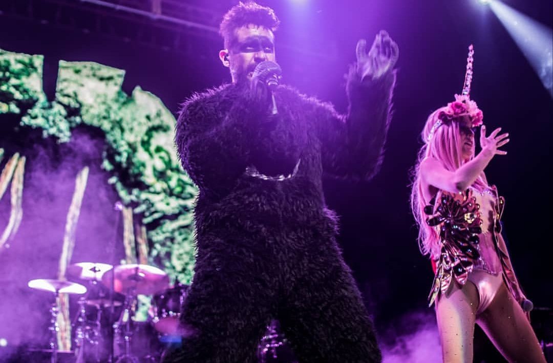 SergioOFnet's tweet photo. Sergio tan sensual en la noche de ayer @kabah_oficial concierto Halloween 2019🎤🦍🖤🎃💥#sergioofarrill https://t.co/bLSHeFPgl9