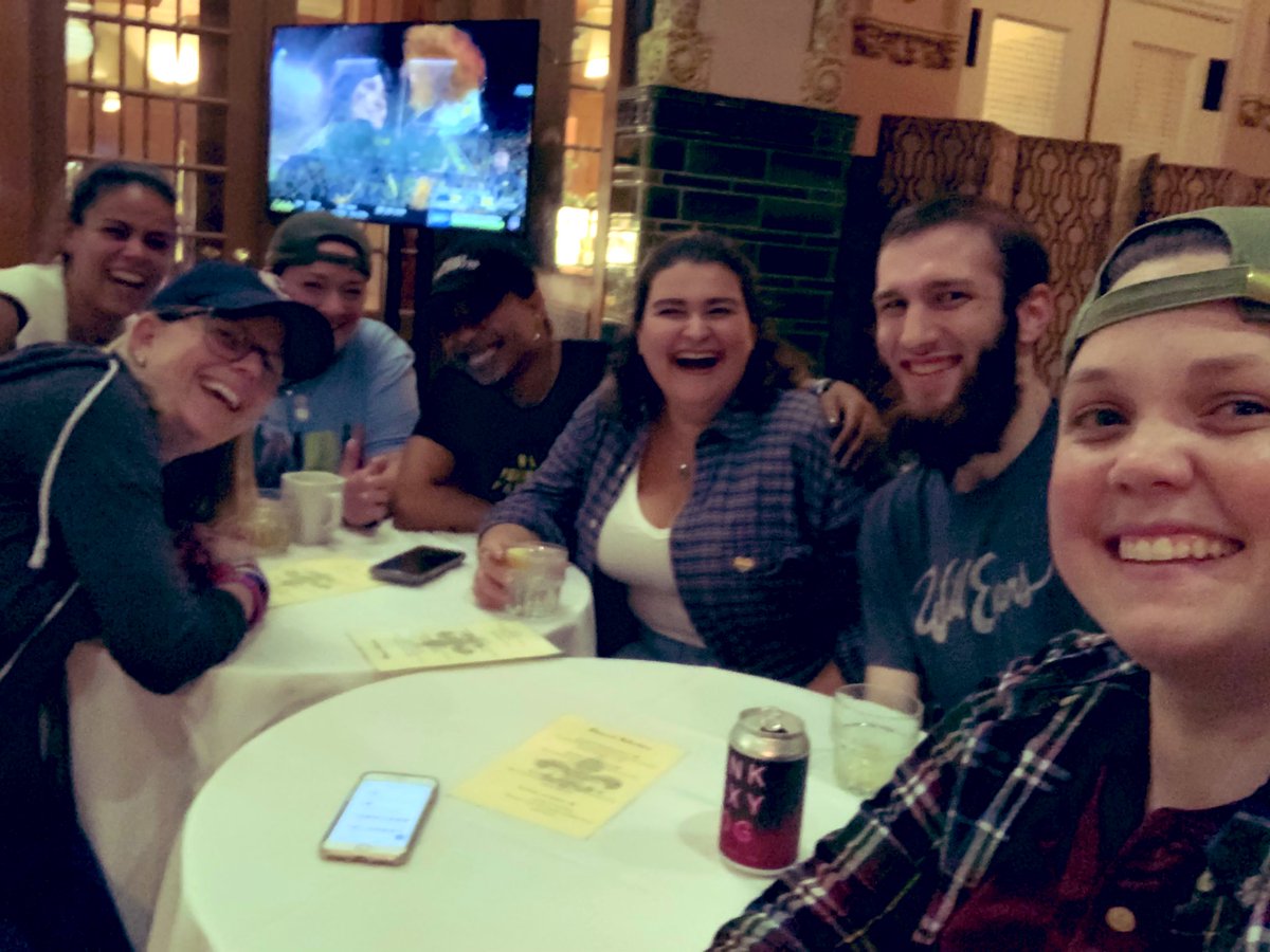A table of Earpers #CheersQueers