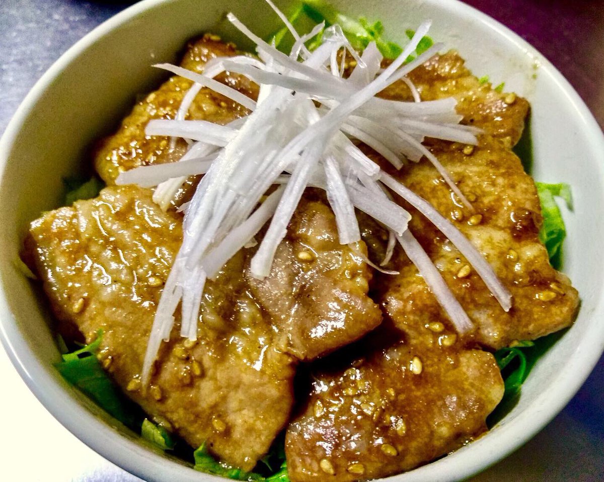 Osamu A Twitterren 家ご飯 牛カルビ丼 千切りしたレタスの上に タレを調合し焼いた牛カルビ 白髪ネギを乗せて完成 肉が多めと少なめバージョンの2種類作りました 見た目から家庭料理っぽくなくて良い感じ 家ご飯 男の料理 男の手料理 手料理 料理 ご飯 Osamu A Twitterren 家ご飯 牛カルビ丼 千切りしたレタスの上に タレを調合し焼いた牛カルビ 白髪ネギを乗せて完成 肉が多めと少なめバージョンの2種類作りました 見た目から家庭料理っぽくなくて良い感じ 家ご飯 男の料理 男の手料理 手料理 料理 ご飯