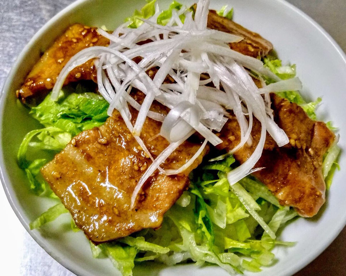 Osamu A Twitterren 家ご飯 牛カルビ丼 千切りしたレタスの上に タレを調合し焼いた牛カルビ 白髪ネギを乗せて完成 肉が多めと少なめバージョンの2種類作りました 見た目から家庭料理っぽくなくて良い感じ 家ご飯 男の料理 男の手料理 手料理 料理 ご飯 Osamu A Twitterren 家ご飯 牛カルビ丼 千切りしたレタスの上に タレを調合し焼いた牛カルビ 白髪ネギを乗せて完成 肉が多めと少なめバージョンの2種類作りました 見た目から家庭料理っぽくなくて良い感じ 家ご飯 男の料理 男の手料理 手料理 料理 ご飯