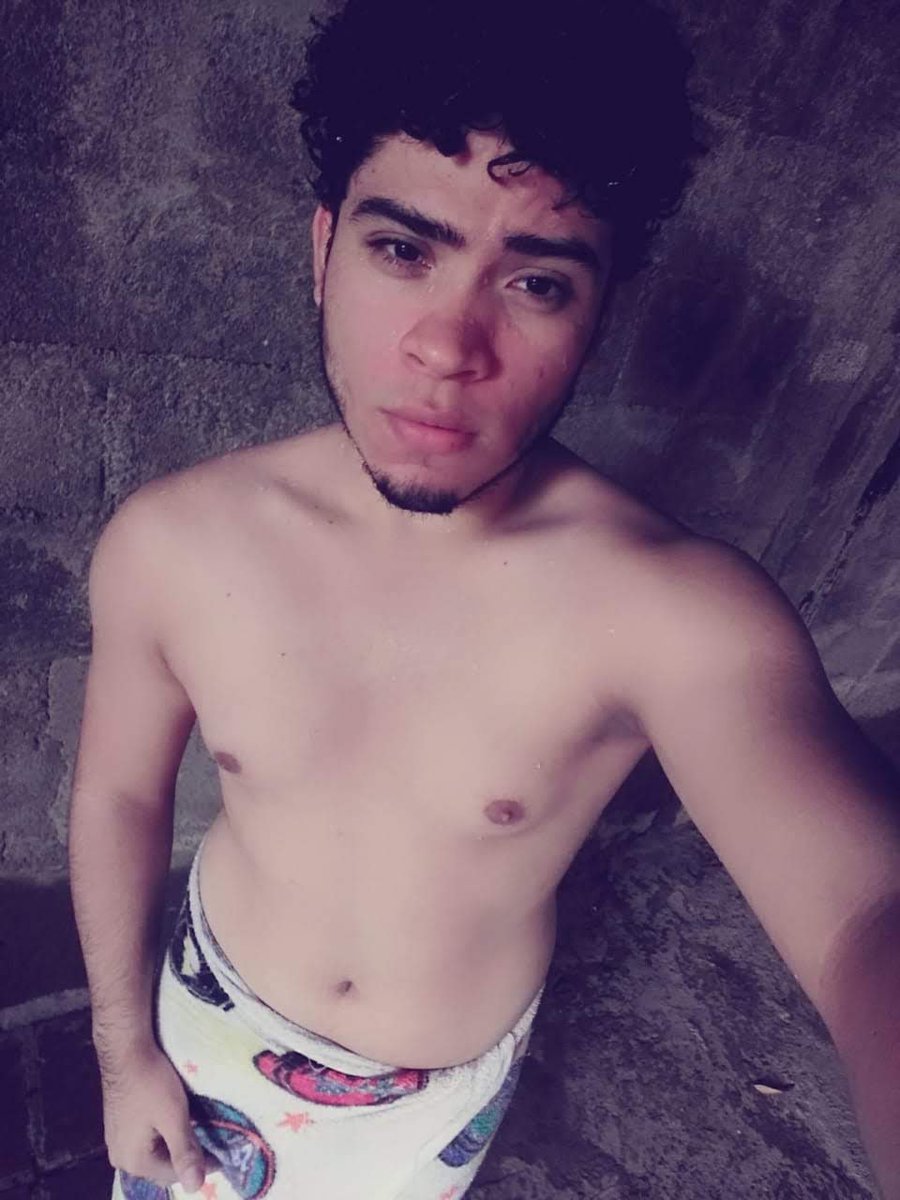 HeterosNic's tweet photo. Este niño tiene algo que me gusta pero no se que es, alguien tiene su pack...??? Y me lo pasa. Sale como @Chris21_oficial 

#Gay #Nicaragua #Managua #HeterosEngañados https://t.co/ggIR64CnMF