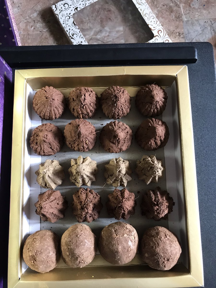 saumyaparida2's tweet photo. #Diwali Dil ki Deal Wali
My MittiDiyas, #GreenModak and #SeedBalls. I have reused Dryfruit & Sweets pkts. Just perfect for gifting. #SpreadGreen @Subhajit @PotholeWarriors @smojawala @sasmitpatra @Rashmirparida @maheshc48 @nidhi_budha @Bhuspunditam @Sunitasharanya1 @itishreena https://t.co/BejwwgdvUb