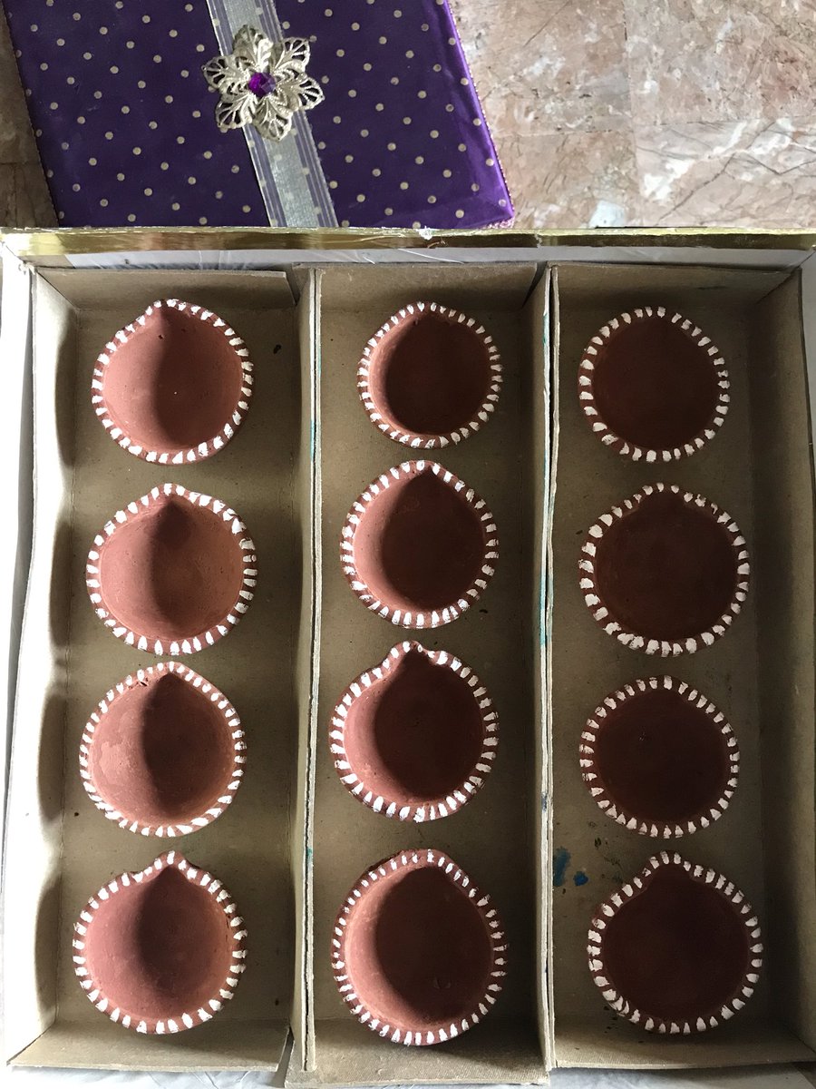 saumyaparida2's tweet photo. #Diwali Dil ki Deal Wali
My MittiDiyas, #GreenModak and #SeedBalls. I have reused Dryfruit & Sweets pkts. Just perfect for gifting. #SpreadGreen @Subhajit @PotholeWarriors @smojawala @sasmitpatra @Rashmirparida @maheshc48 @nidhi_budha @Bhuspunditam @Sunitasharanya1 @itishreena https://t.co/BejwwgdvUb
