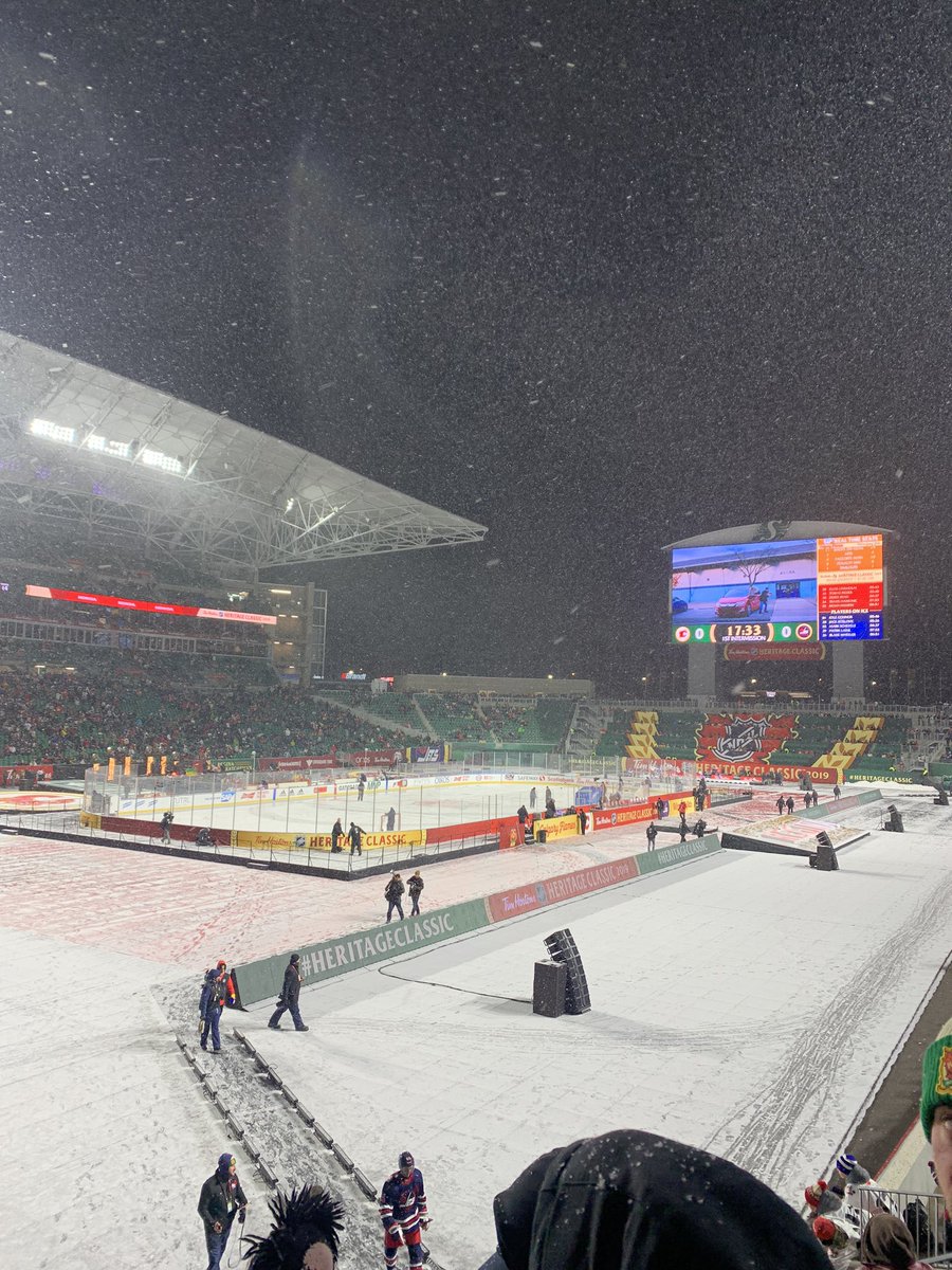 jets_centre's tweet photo. 0-0 after 1. Yes. The snow is heavy. https://t.co/x5MrgeIj9l