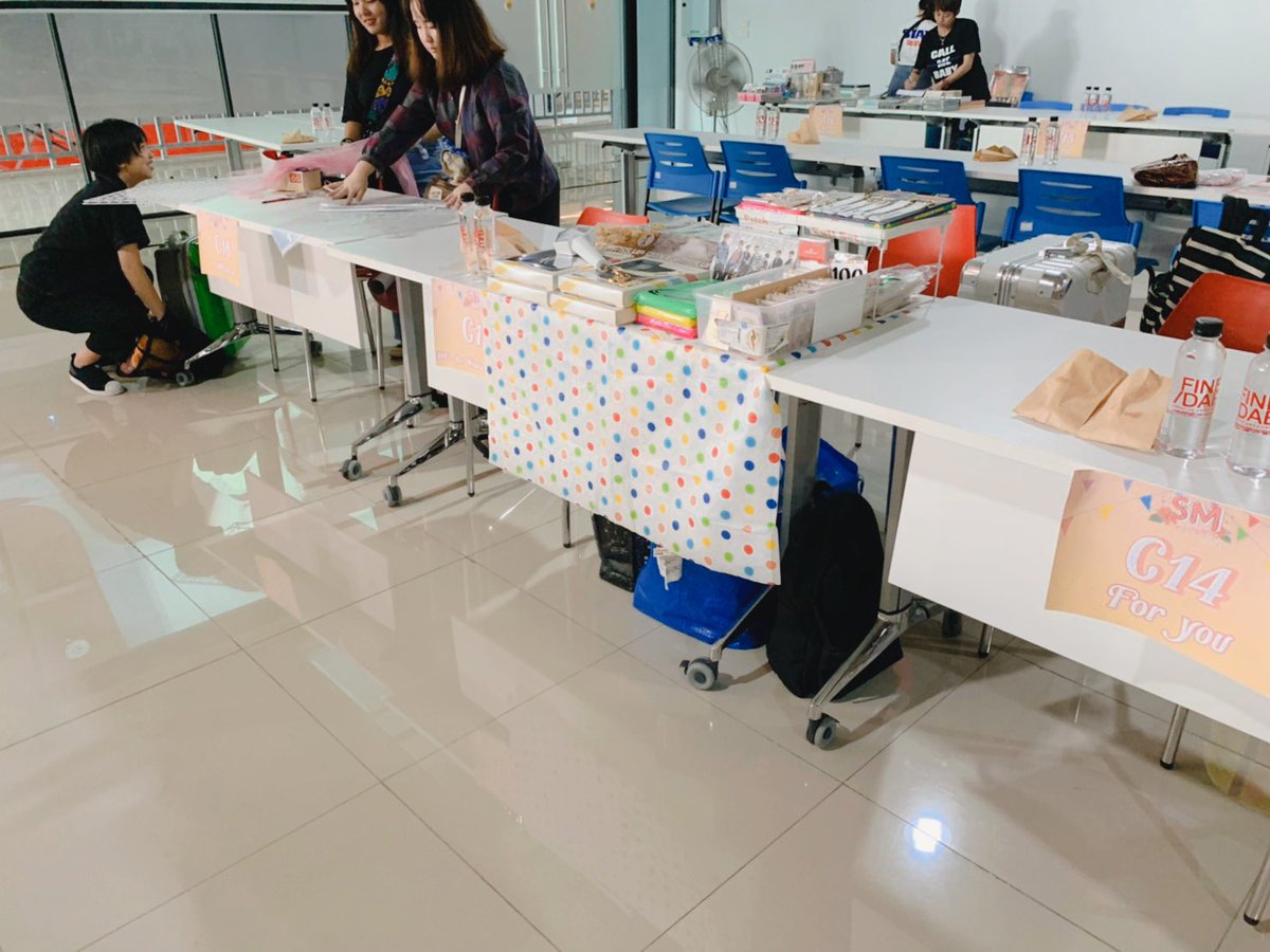 Thingsbox_'s tweet image. ถึงงาน #SMMARKETss3 เรียบร้อยค่า
บูธ C15 ผ้าปูสีขาวลายจุดนะคะ🌈💜💘