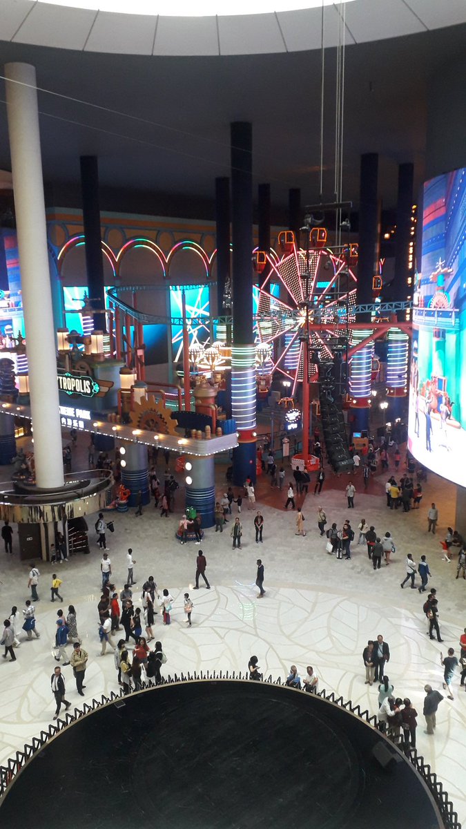 Udin_09's tweet photo. suasana di Genting Highland Malaysia ramai https://t.co/icdFkA0MNw
