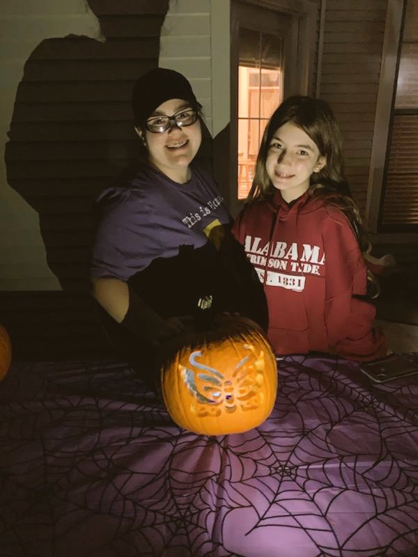 carleyrenee4's tweet image. Family pumpkin carving day. 🎃
Life is difficult without my sis everyday, but traditions like this hurt so much 💔 the donate life butterfly mom did came out so good 💜 #missingone