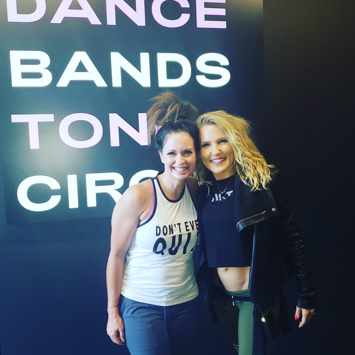 joanacanalskwgn's tweet photo. Taking class with one of my favorite celebrity trainers @TheAnnaKaiser @akt #joanasfitnessfix @channel2kwgn #fitness #motivation #fitnessgirl #newworkouts https://t.co/1jFxhjOMK8