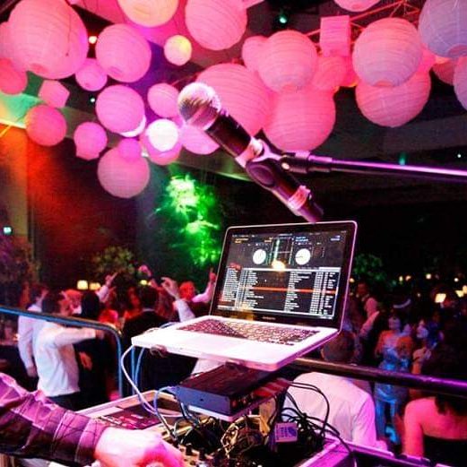 myfirstbooking's tweet photo. Get the best DJ Services for your events @myfirstbooking
#parties #events #djparties #djevents #functions #wedding #dj #music #songs #MyFirstBooking https://t.co/dzQ81I70p6