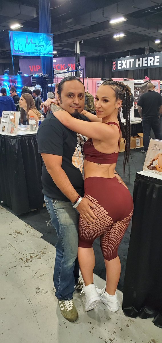 tonydec3's tweet photo. another day at #ExxxoticaNJ with my lovely sexy gorgeous babe #thegoat @jadastevens420 #stylish #HumpDayMotivation always #TeamJadaStevens #2cheekzback #IloveJada 😍😍😍🤗🍑🍑🍑🌹🌹😘😘😊☺☺👍🙋‍♂️💋💋💋🖤🖤🖤  thanks to @JulesJordan #booth to bring this sexy lady 🙏🙏🙏 #respects https://t.co/XMs6UYxxM8