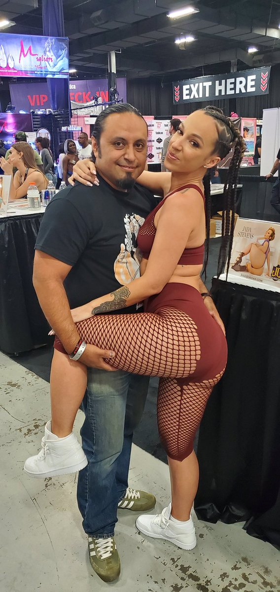 tonydec3's tweet photo. another day at #ExxxoticaNJ with my lovely sexy gorgeous babe #thegoat @jadastevens420 #stylish #HumpDayMotivation always #TeamJadaStevens #2cheekzback #IloveJada 😍😍😍🤗🍑🍑🍑🌹🌹😘😘😊☺☺👍🙋‍♂️💋💋💋🖤🖤🖤  thanks to @JulesJordan #booth to bring this sexy lady 🙏🙏🙏 #respects https://t.co/XMs6UYxxM8
