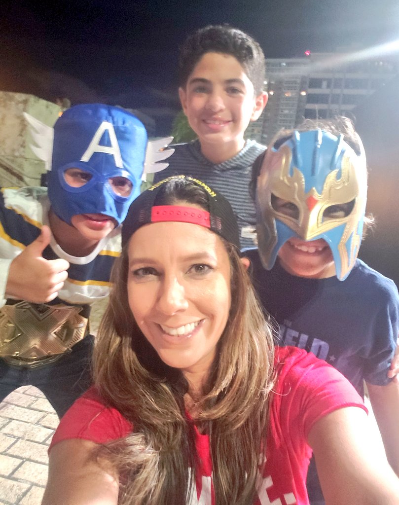 npares's tweet photo. Had a blast with my boys @WWE Live at San Juan, PR!! π΅π· #WWESanJuan #domorefearless @BellaTwins @omarlb_10 @linnette08 https://t.co/pyvNm2THCX