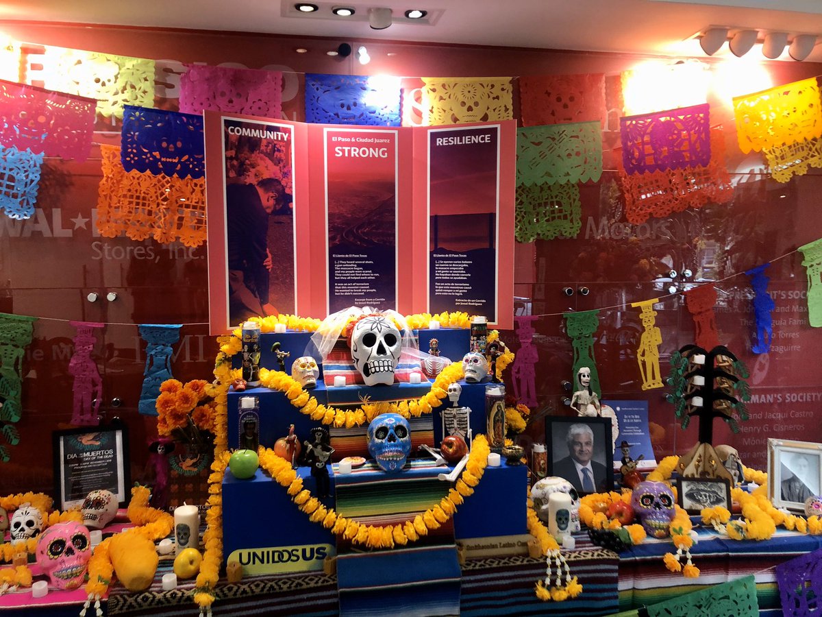 salinas_ms's tweet image. Love this alter! @WeAreUnidosUS @smithsonian #DiaDeLosMuertos